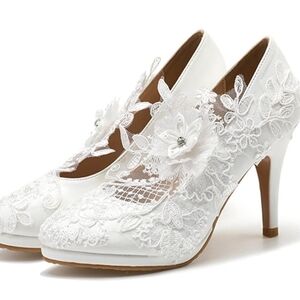 White Lace Wedding Heels Size 4.5 New